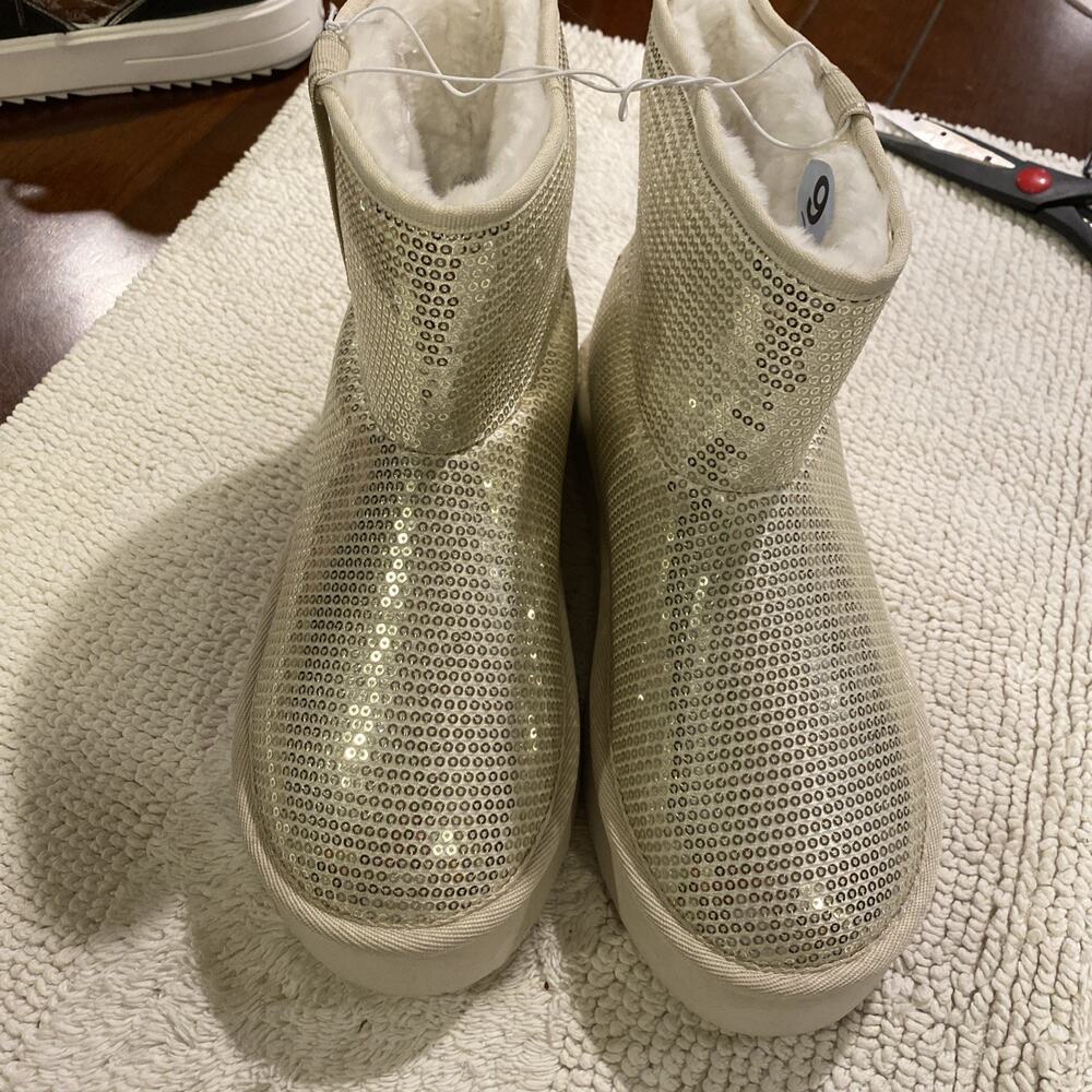 Juicy Couture Oclock Light Beige Gold sequin boots Faux Fur Lined Y2K Sz 9